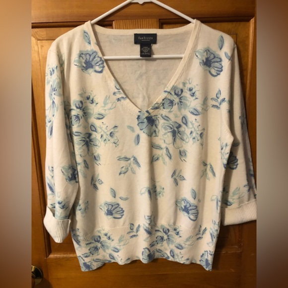Van Heusen Sweaters - Pretty Van Heusen V Neck Sweater